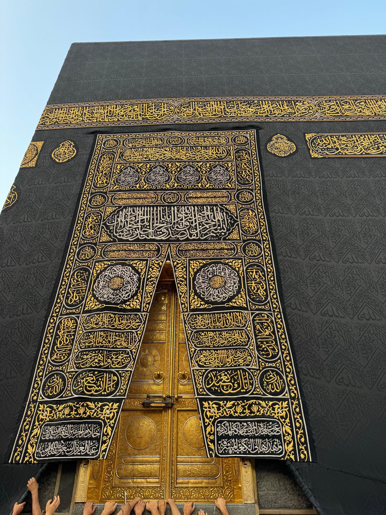 Professional Umrah Travel Experts providing Visa Assistance and 24/7 Customer Support